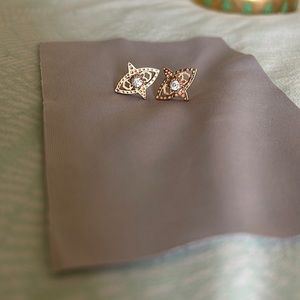 Kendra Scott Crosby stud earrings